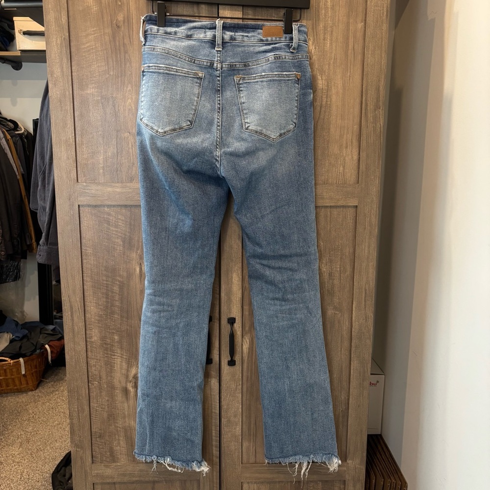 JUDY BLUE Double Button Bootcut Jeans frayed hem - Picture 3 of 10